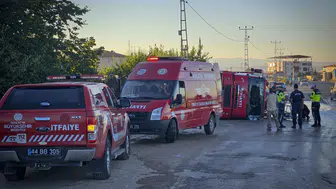 Malatya'da yangına giden itfaiye aracı devrildi : 3 yaralı