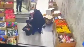 Şanlıurfa'da 2 esnafın müşteri kapma kavgası kameralara yansıdı