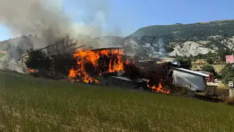 Bolu Mudurnu'da yangın : Köydeki ahır ve samanlık küle döndü