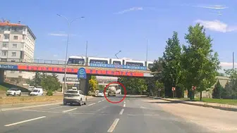 Eskişehir'de tehlikeli madde taşıyan tankerin lastiği bomba gibi patladı
