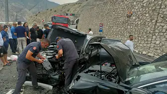 Erzurum'da tünel çıkışında otomobiller kafa kafaya çarpıştı : 3'ü ağır 4 yaralı