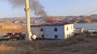 Batman'da bir caminin çatısında yangın çıktı