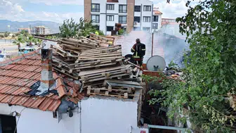 Balıkesir'de tek katlı evde yangın çıktı