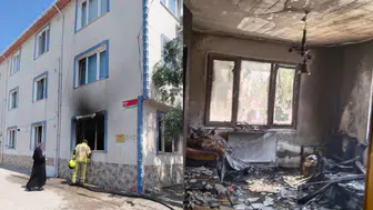 Balıkesir'de 3 katlı binanın giriş katında korkutan yangın