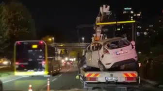 Bakırköy'de takla atan otomobil, park halindeki araçlara çarptı