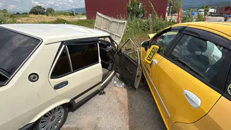 Bolu'da kaza : Ticari taksi ile otomobil çarpıştı