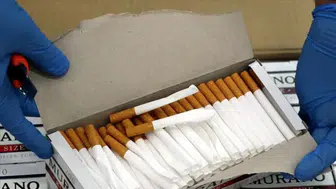 Küçükçekmece’de kamyonete baskın : Milyonlarca kaçak makaron yakalandı