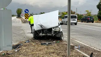 Konya Meram'da iki otomobil çarpıştı : 1'i ağır 5 yaralı