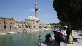 Şanlıurfa'da mevsim normallerinin üzerinde sıcaklık : Sokaklar boş kaldı