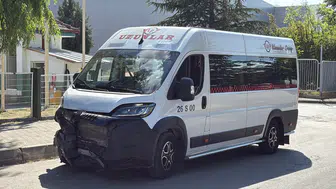 Eskişehir'de işçi servisi ile otomobil çarpıştı