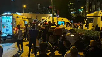 Ümraniye'de otomobil ile kamyon çarpıştı