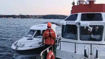 Sarıyer açıklarında su alan tekne ekipler tarafından kurtarıldı