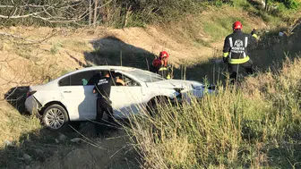 Konya'da otomobil şarampole yuvarlandı : 1'i bebek 3 yaralı