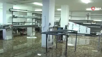 Sağanak yağış nedeniyle Küçükçekmece'de dere taştı