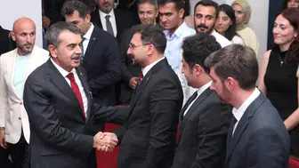 Bakan Tekin, öğretmen adaylarıyla buluştu