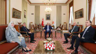 TBMM Başkanı Kurtulmuş, yasal düzenleme görüşmesi için AK Parti heyetiyle bir araya geldi
