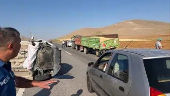 Karaman'da traktöre çarpan otomobil devrildi : 1 yaralı
