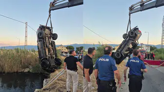 Balıkesir'de otomobil dereye uçtu : 2 ölü, 1 yaralı