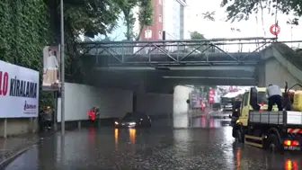 İstanbul'da sağanak yağış : Zincirlikuyu'da alt geçidi su bastı