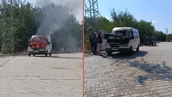 Elazığ'da park halindeki minibüs alev alev yandı