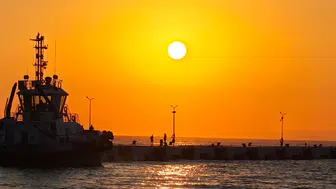 Kuşadası'nda gün batımı kartpostallık manzaralar oluşturuyor
