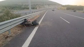 İzmir'de bariyerlere çarpan motosiklet eğitmeni hayatını kaybetti
