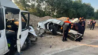 Amasya'da otomobil ile minibüs çarpıştı : Ölü ve yaralılar var