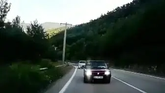 Karabük'te trafik magandası kamerada : Kuralları hiçe sayıp sürücüleri taciz etti