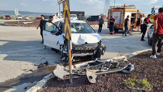Kütahya'da trafik kazasında 2 kişi yaralandı