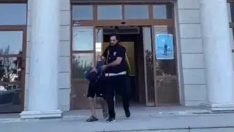 Hatay'da ayrılmak isteyen eşini çocuklarının önünde öldüresiye döven koca tutuklandı