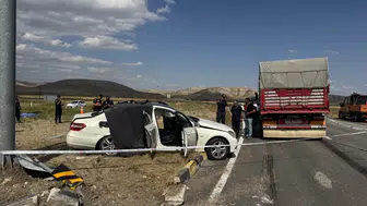 Çankırı'da tır ile otomobil çarpıştı : 3 ölü, 2 yaralı