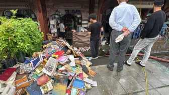 Sağanak nedeniyle Üsküdar Sahaflar Çarşısı'nı su bastı : Yüzlerce kitap zarar gördü