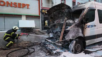 Kırıkkale'de park halindeki minibüste yangın : Araçta maddi hasar oluştu