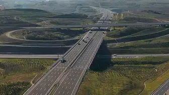 Kuzey Marmara Otoyolu'nda seyir halindeki kamyonet alev aldı