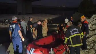 Şanlıurfa'da adacıkta mahsur kalan 32 kişi kurtarıldı
