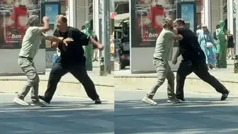Antalya'da tarihi Hadrian Kapısı önünde taşlı ve delici aletli kavga : Turistler endişeyle izledi