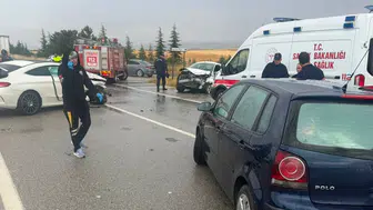Eskişehir'de yağmur sonrası trafik kazası meydana geldi : 2'si ağır 6 yaralı