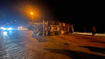 Antalya'da beton mikseri devrildi : Sürücü yaralandı