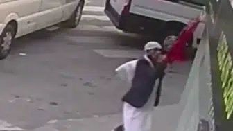 Türk bayrağını yere atan şüpheli yakalandı
