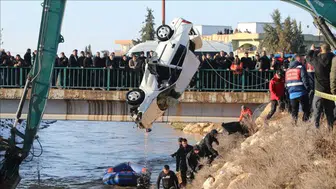 Erzincan'da sulama kanalına düşen otomobilin sürücüsü kurtarıldı