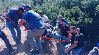 Manisa'da traktör dereye devrildi : 71 yaşındaki sürücü hayatını kaybetti