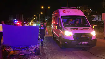Kastamonu'da kaza : Otomobil tıra arkadan çarptı