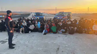 Düzensiz göç denetimlerinde 355 göçmen ve 25 organizatör yakalandı
