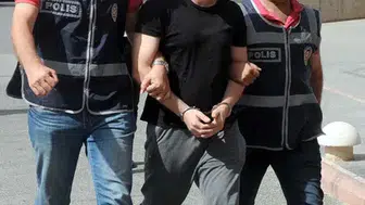 İzmir'de 'rüşvet almak' suçundan yargılanan icra memurlarına hapis cezası verildi