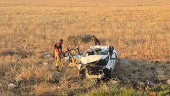 Şırnak Cizre - Nusaybin kara yolunda otomobil tarlaya uçtu : 1 ölü, 2 yaralı