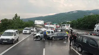 Ankara'da zincirleme kaza : 5 aracın karıştığı kazada 5 kişi yaralandı