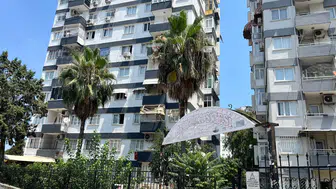 Tartıştığı eşinin başına çekiçle vurup boğazından bıçakladı