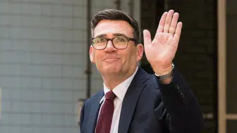 İngiltere'nin yeni Başbakanı Andy Burnham oldu