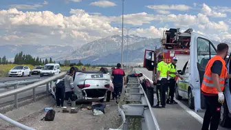 Erzincan'da otomobil ters takla attı : Sürücü yara almadı