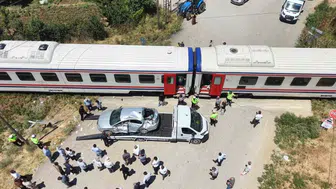 Tatvan'da trenin çarptığı 66 yaşındaki kadın ağır yaralandı
